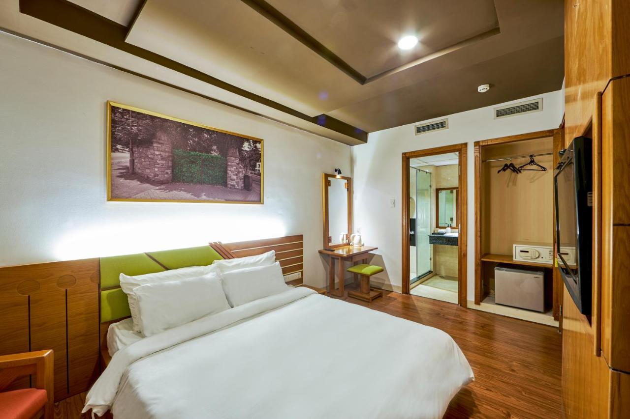 The Noble Swan Hotel Saigon ホーチミン市 エクステリア 写真